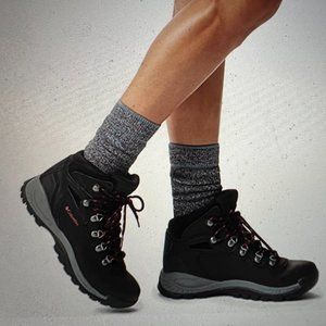 COLUMBIA Women's "Newton Ridge Plus" Waterproof Hiking Boots Size 9 1/2 NWOT